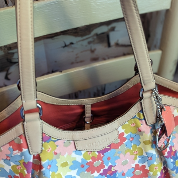 Coach handbag - Picture 2 of 16